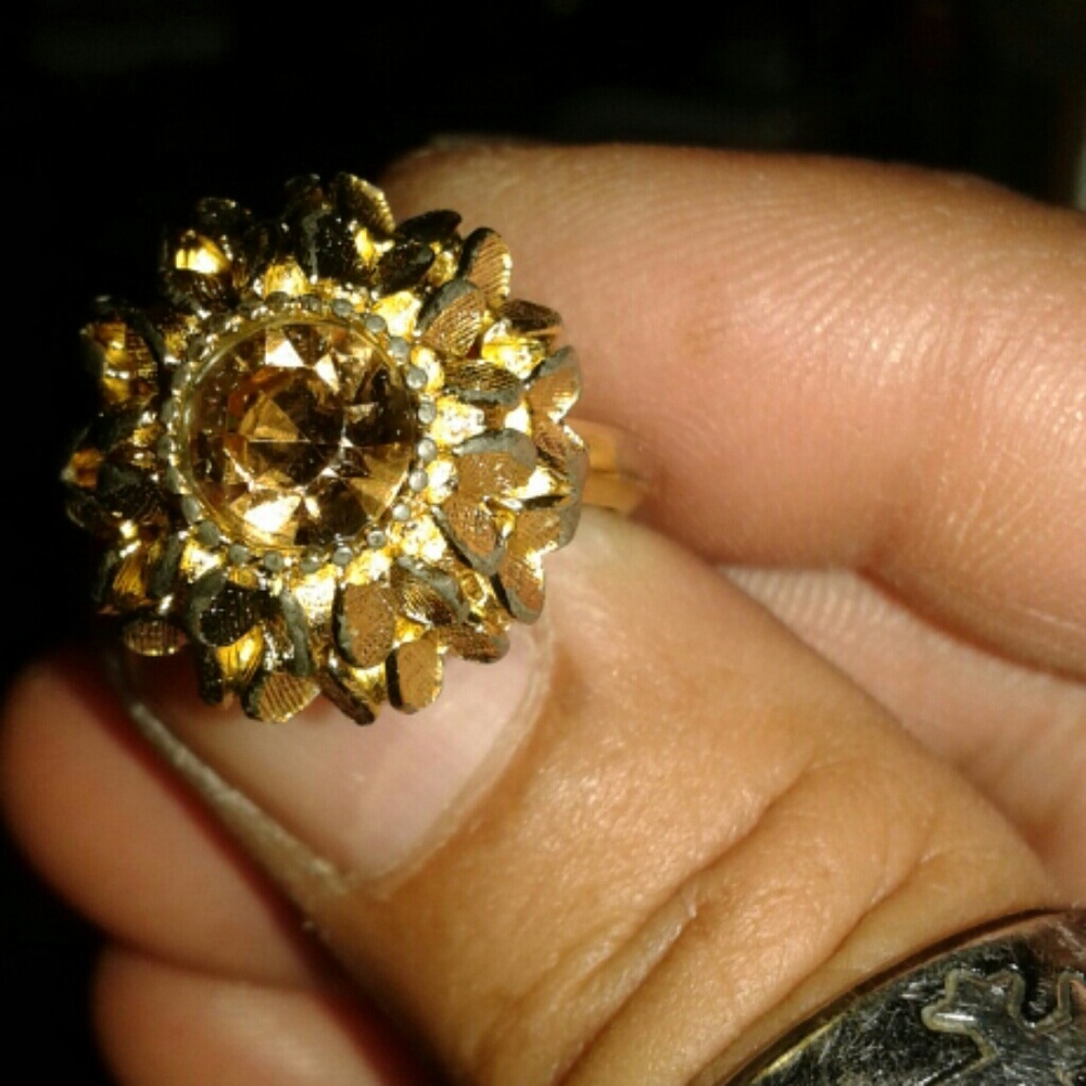 Avon vintage gold ring brown stone